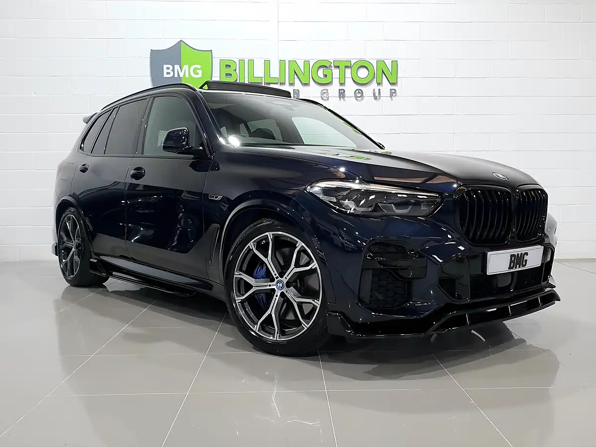 Used 2022 BMW X5 M Sport Black - Front View