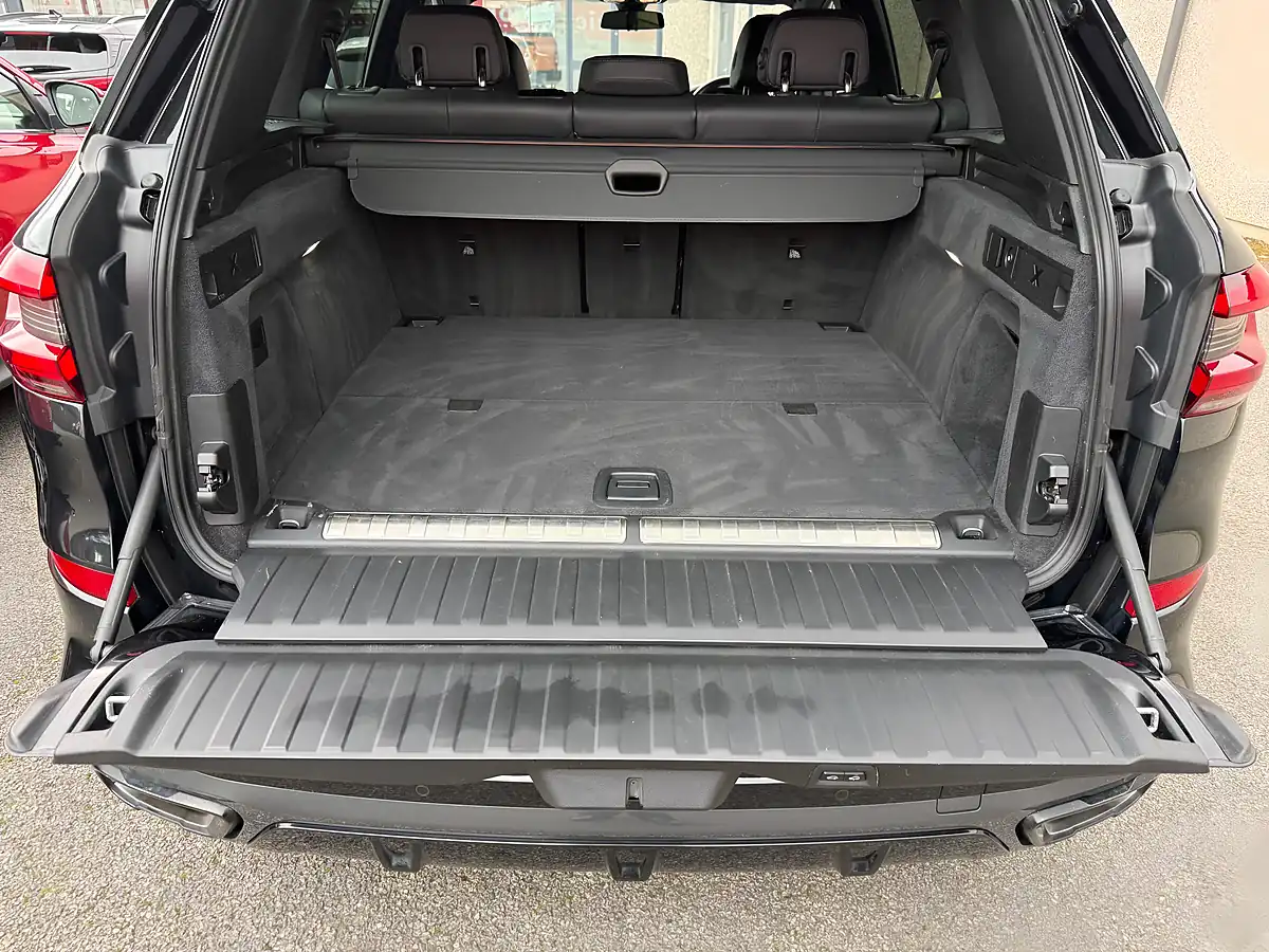 Used 2022 BMW X5 M Sport Black - Interior and Exterior details 14