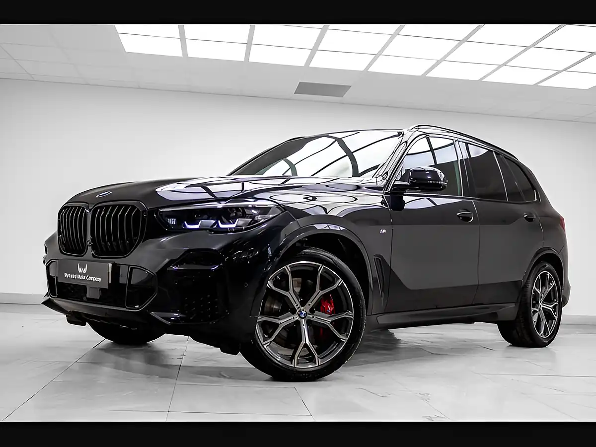 Used 2022 BMW X5 M Sport Black - Front View