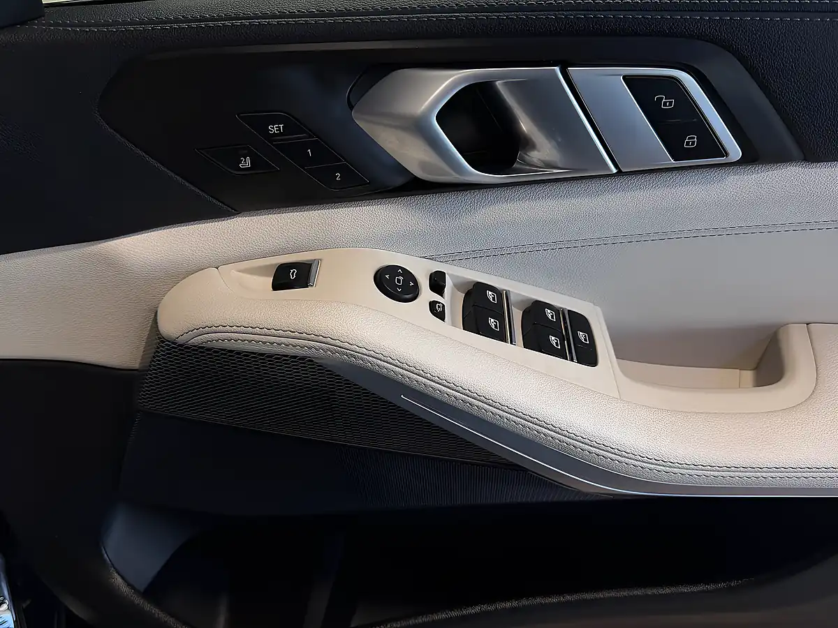 Used 2022 BMW X5 M Sport Black Sapphire Metallic Paint - Interior and Exterior details 12
