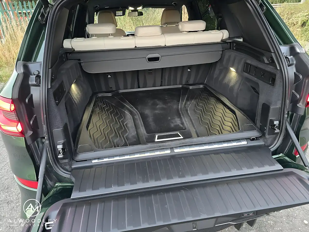 Used 2022 BMW X5 M Sport Green - Interior and Exterior details 11
