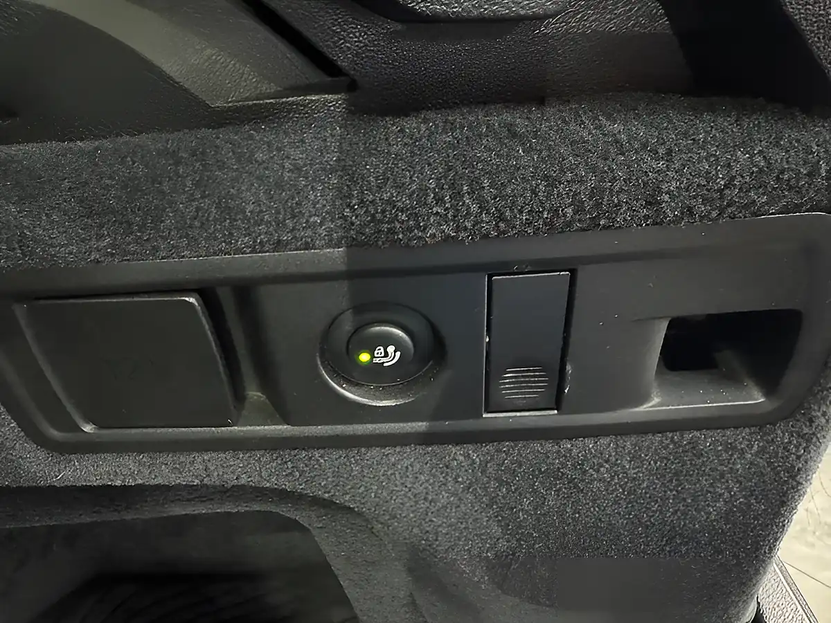 Used 2022 BMW X5 M Sport Tanzanite Blue Ii - Interior and Exterior details 10