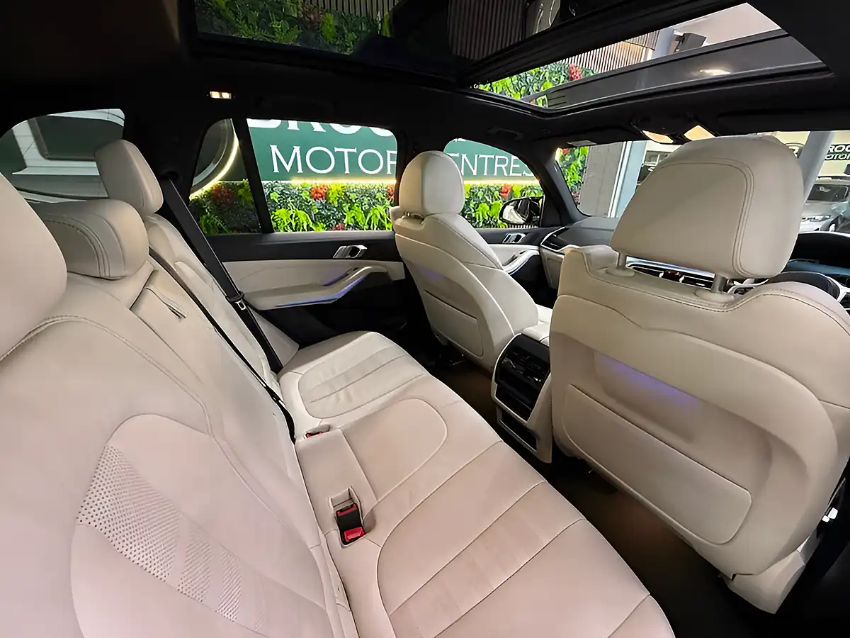 Used 2022 BMW X5 M Sport White - Interior and Exterior details 12