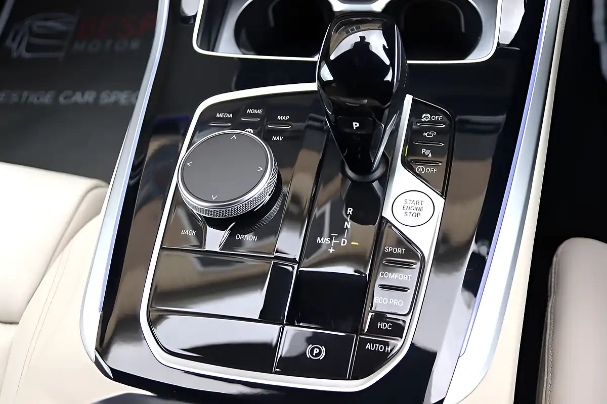 Used 2022 BMW X5 M50i Arctic Grey - Interior and Exterior details 15