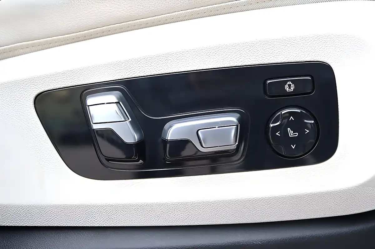 Used 2022 BMW X5 M50i Arctic Grey - Interior and Exterior details 18