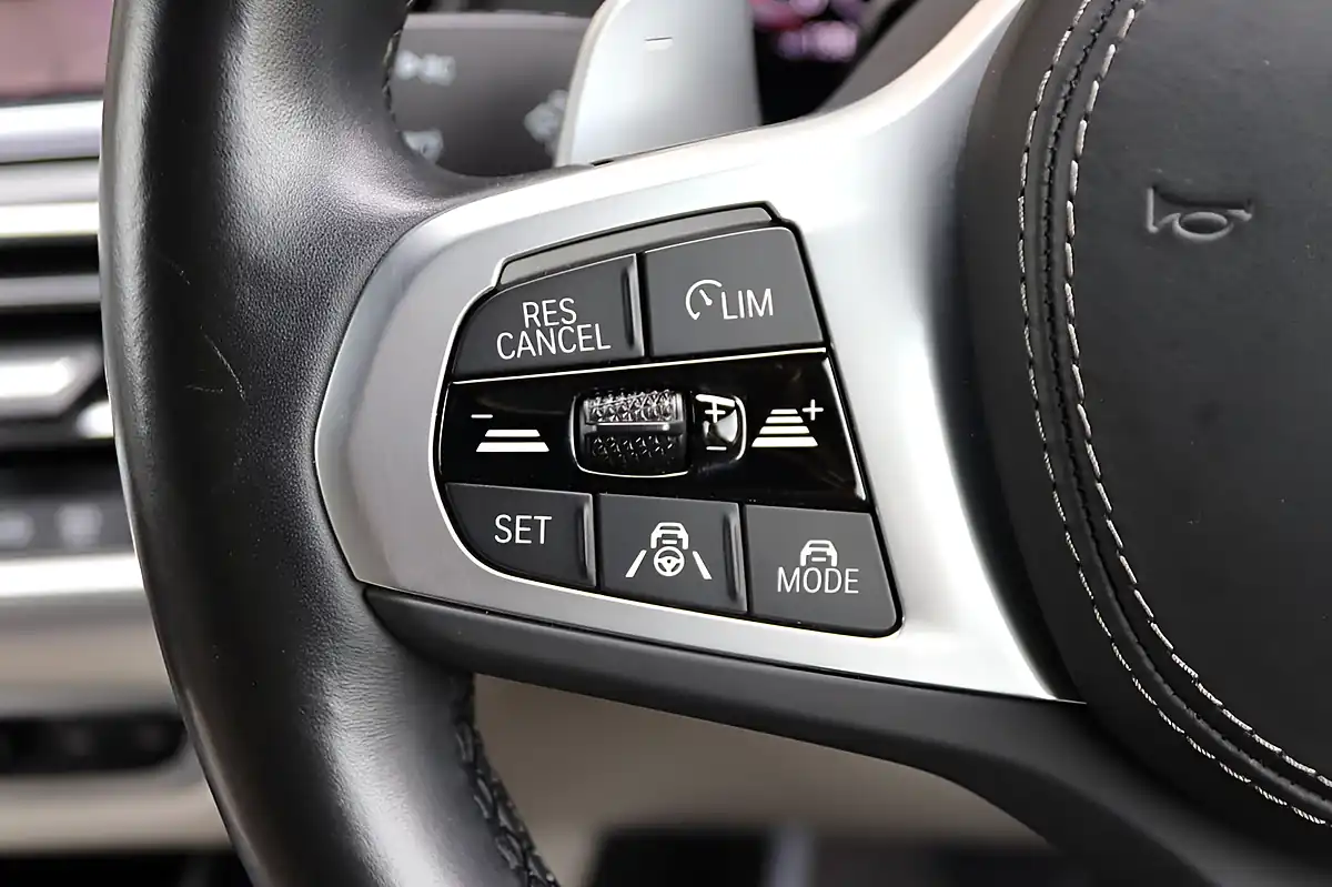 Used 2022 BMW X5 M50i Arctic Grey - Interior and Exterior details 19