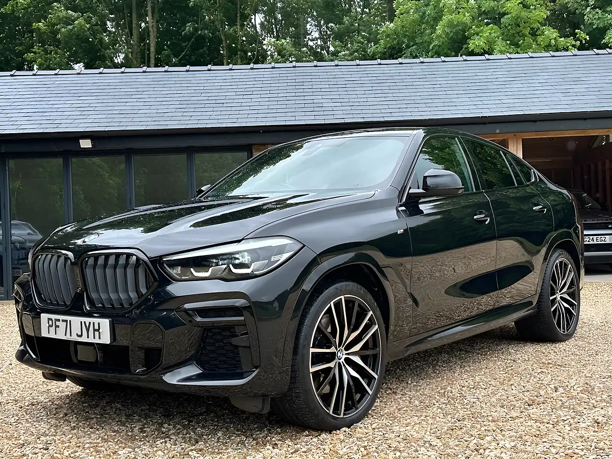 Used 2022 BMW X6 M Sport Black Sapphire - Front View