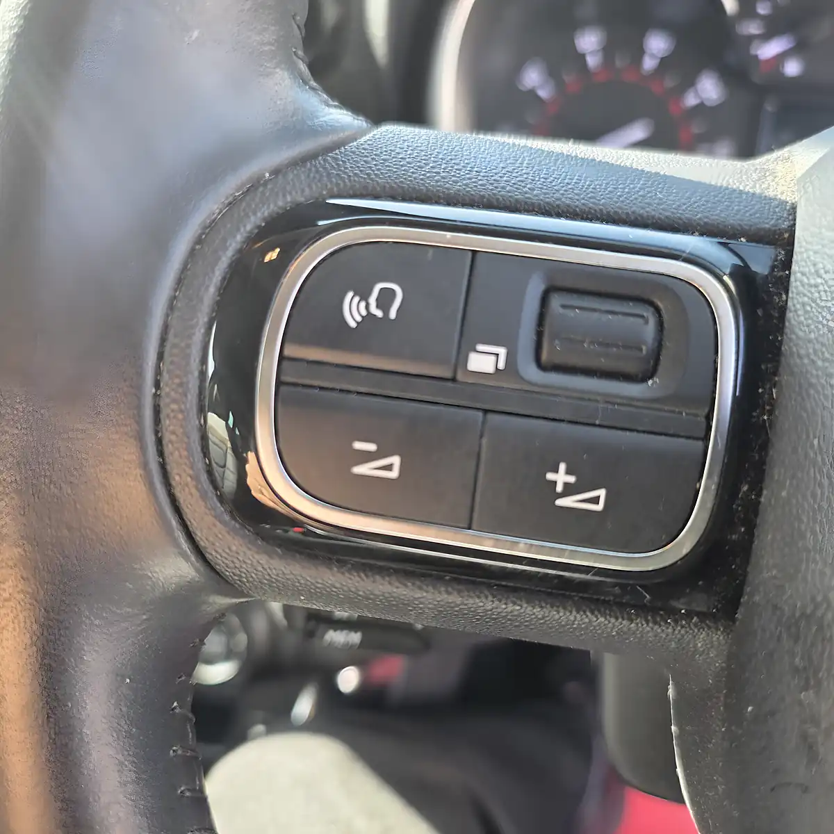 Used 2022 Citroen Aircross Shine Plus Edition Silver & Black - Interior and Exterior details 17