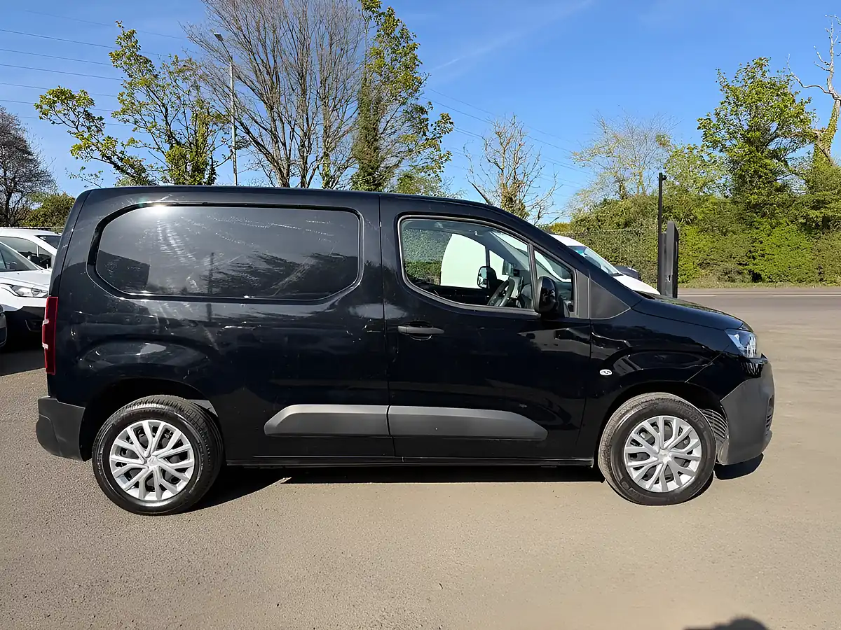 Used 2022 Citroen Berlingo Enterprise M Pro Black - Interior and Exterior details 11