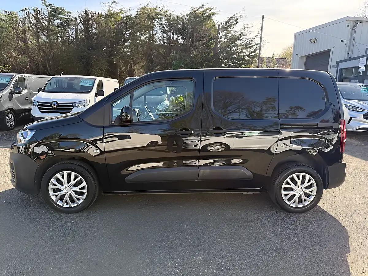 Used 2022 Citroen Berlingo Enterprise M Pro Black - Interior and Exterior details 8