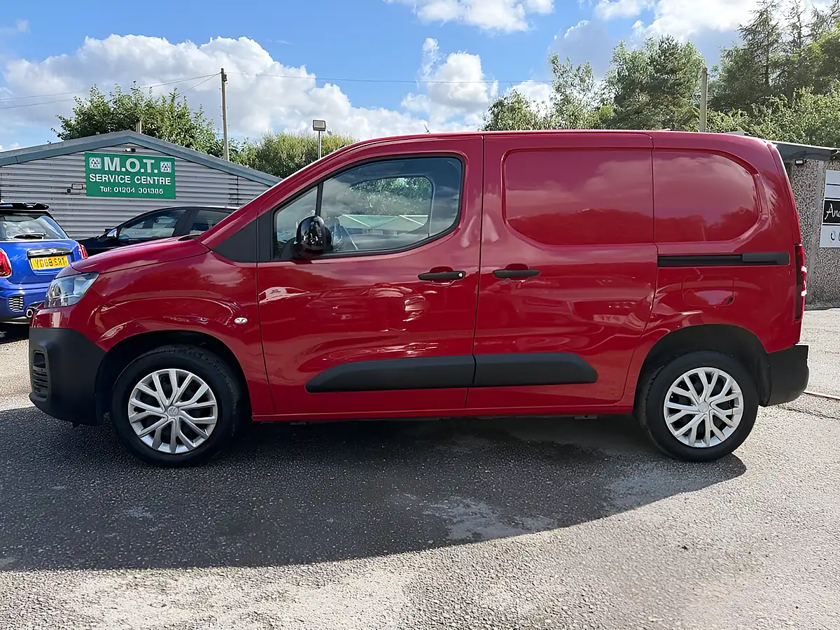 Used 2022 Citroen Berlingo Enterprise M Pro Red - Interior and Exterior details 11