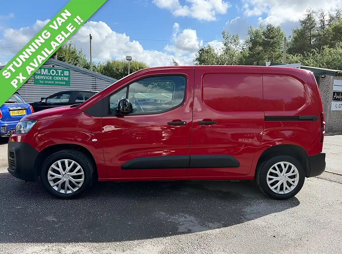 Used 2022 Citroen Berlingo Enterprise M Pro Red - Interior and Exterior details 4