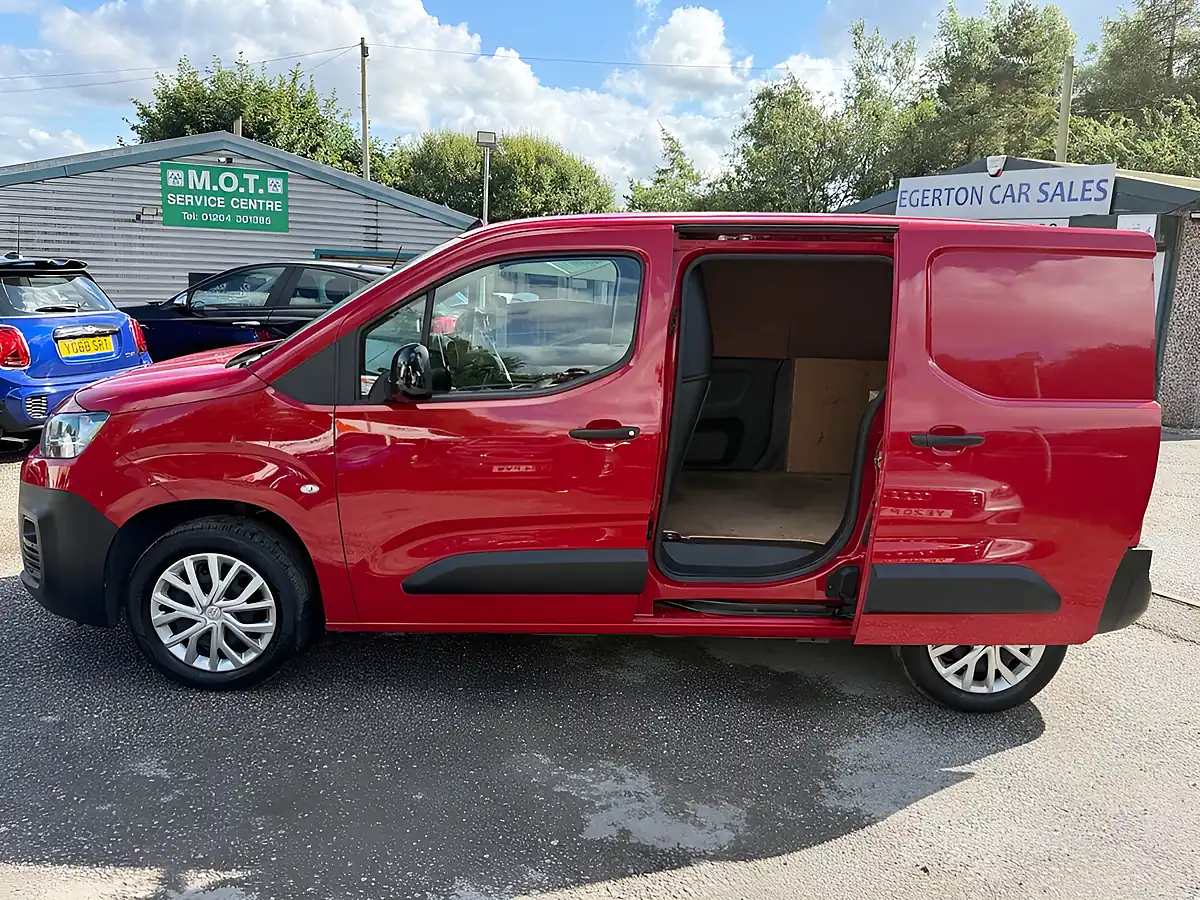 Used 2022 Citroen Berlingo Enterprise M Pro Red - Interior and Exterior details 5