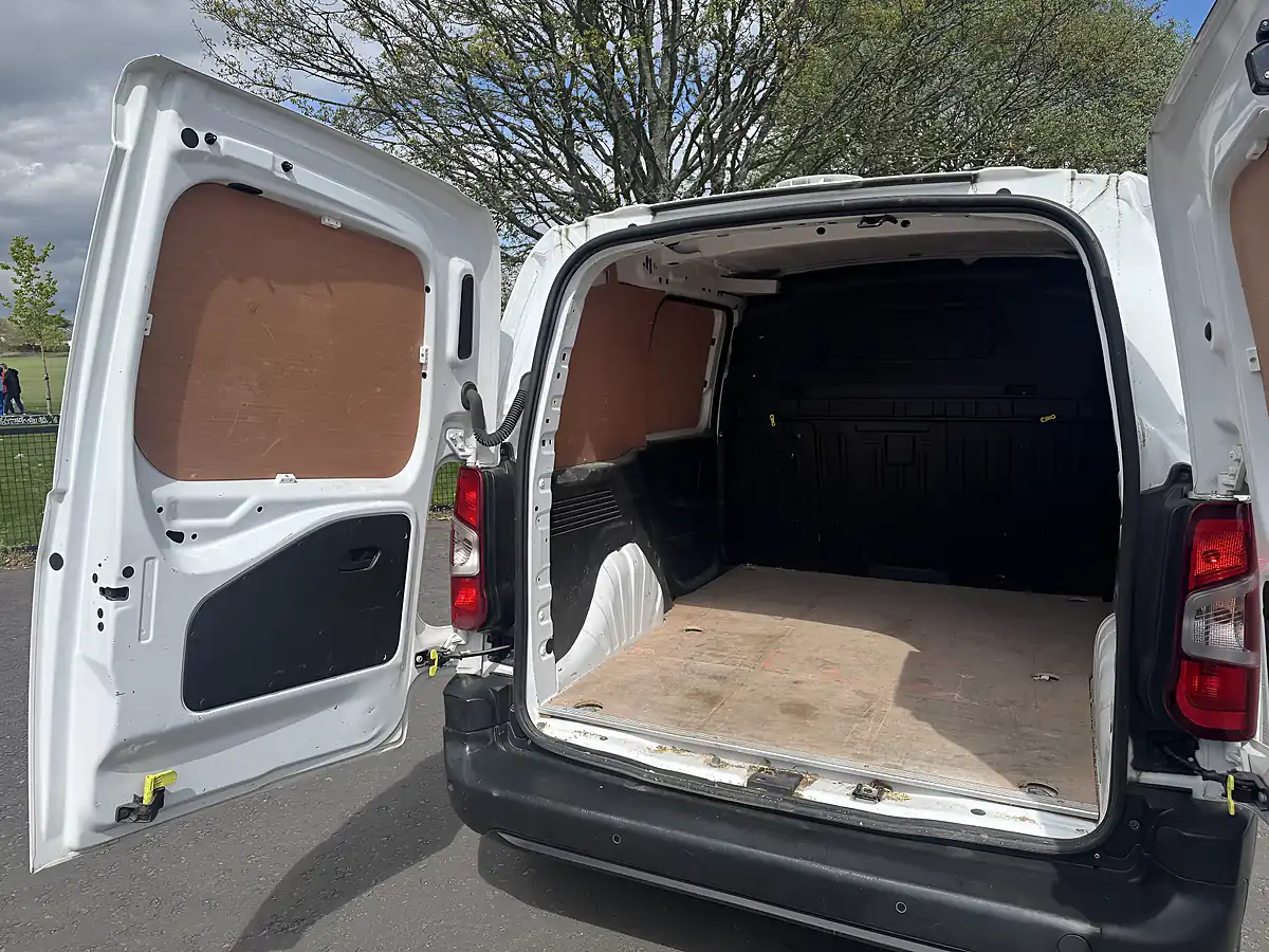 Used 2022 Citroen Berlingo Enterprise M Pro White - Interior and Exterior details 10