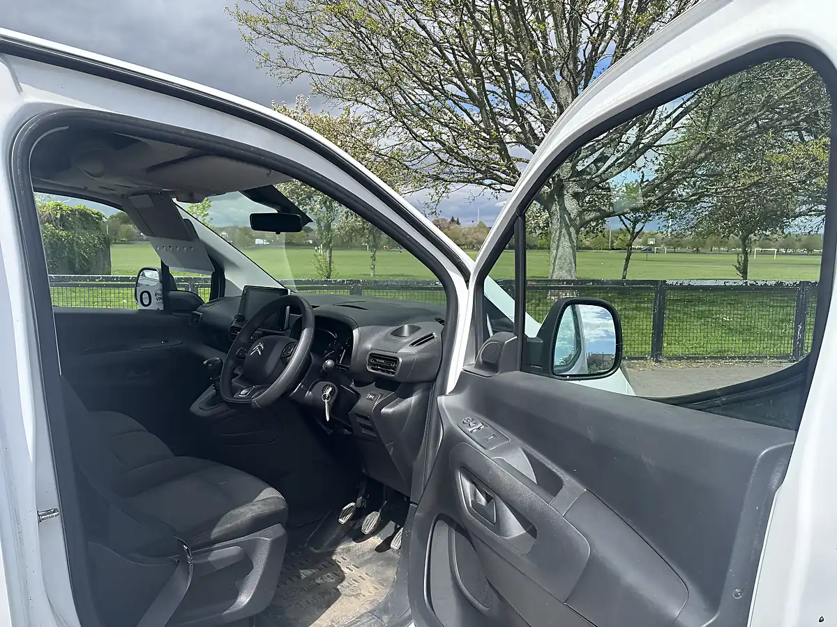 Used 2022 Citroen Berlingo Enterprise M Pro White - Interior and Exterior details 15