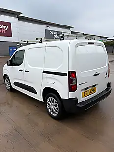Used 2022 Citroen Berlingo Enterprise M Pro White - Interior and Exterior details 17