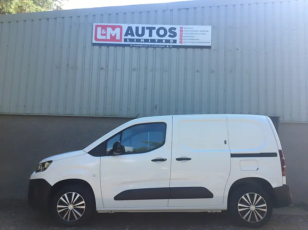 Used 2022 Citroen Berlingo Enterprise M Pro White - Interior and Exterior details 4
