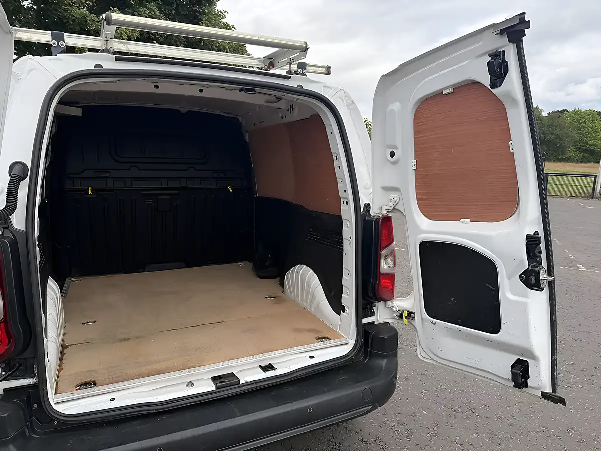 Used 2022 Citroen Berlingo Enterprise M Pro White - Interior and Exterior details 10
