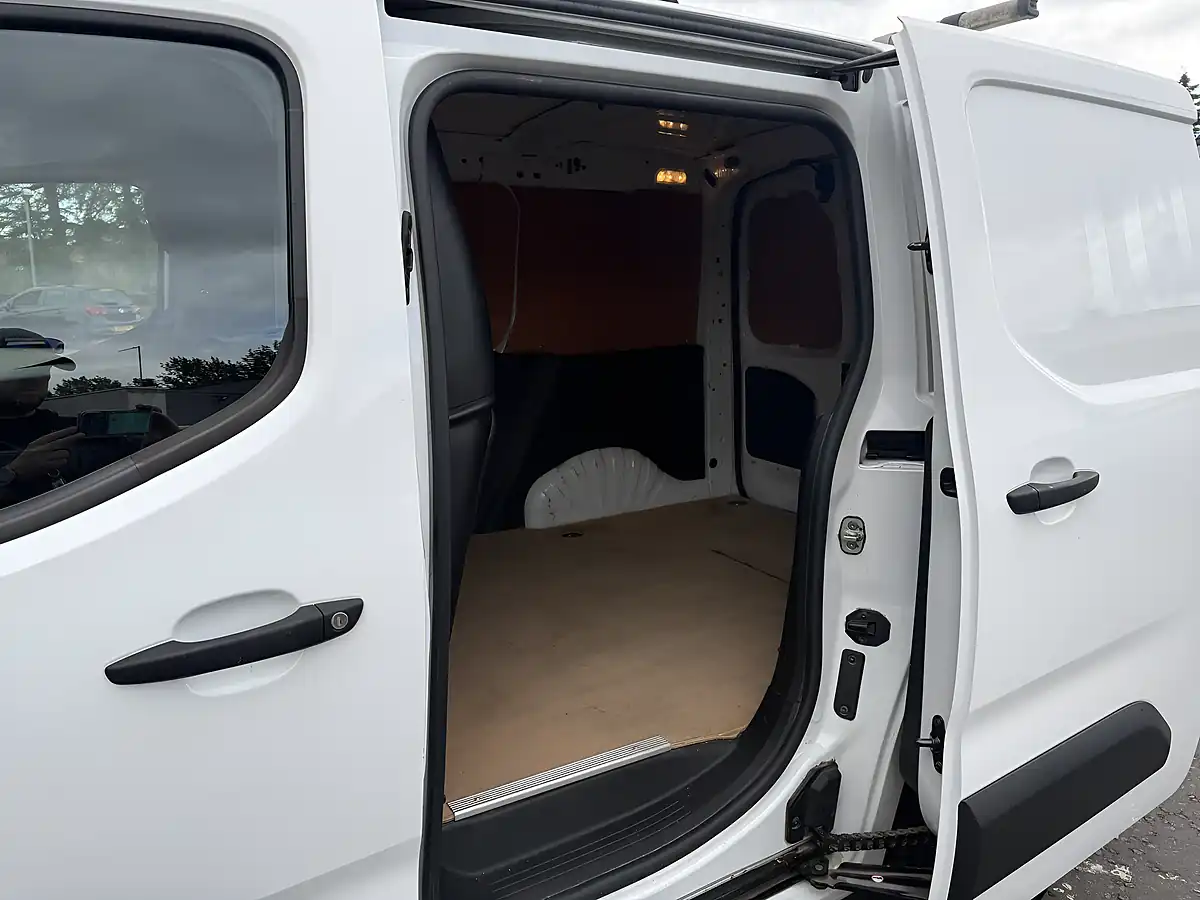 Used 2022 Citroen Berlingo Enterprise M Pro White - Interior and Exterior details 11