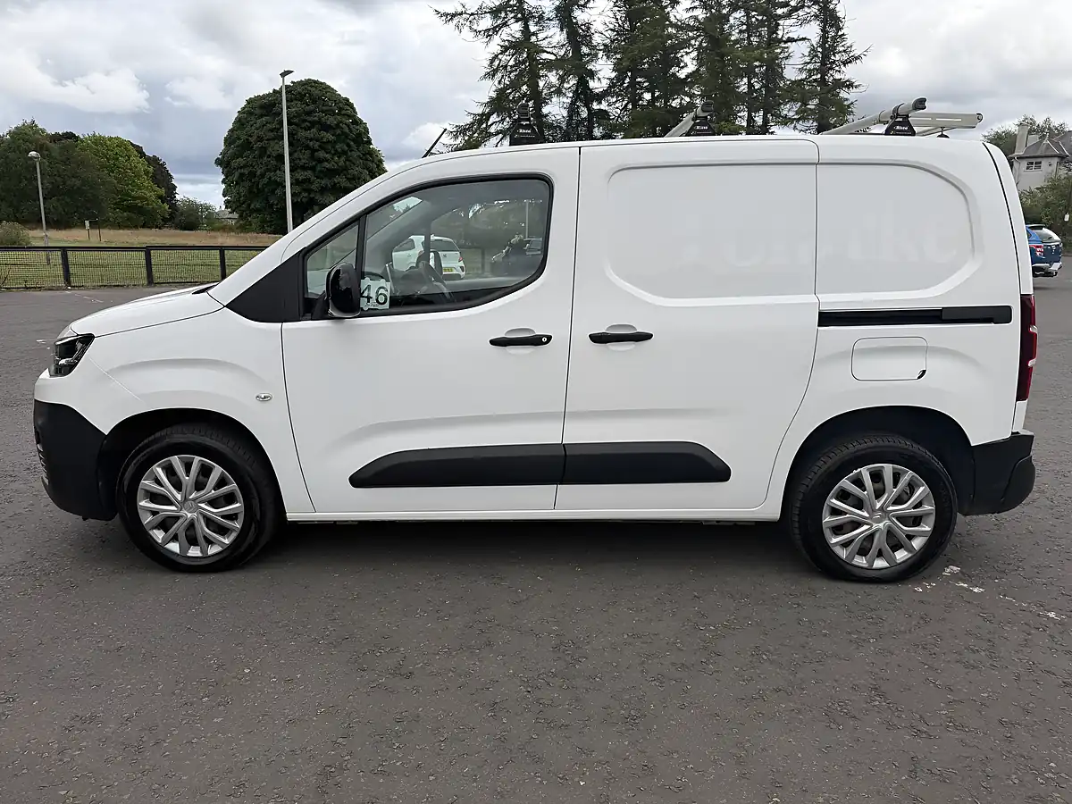 Used 2022 Citroen Berlingo Enterprise M Pro White - Interior and Exterior details 4