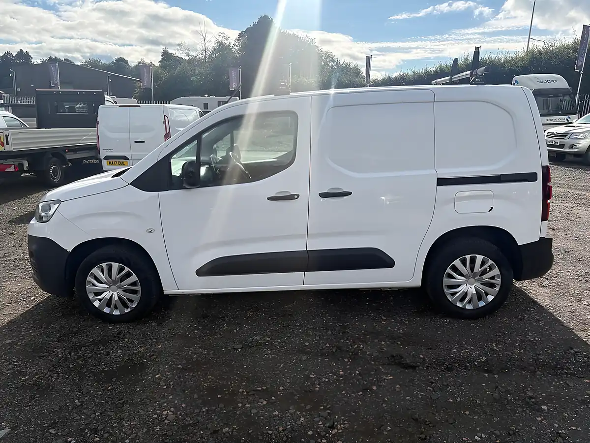 Used 2022 Citroen Berlingo Enterprise M Pro White - Interior and Exterior details 4