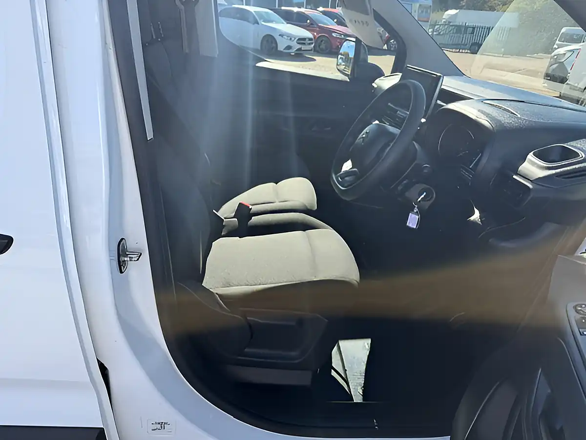 Used 2022 Citroen Berlingo Enterprise M Pro White - Interior and Exterior details 15