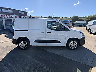 Used 2022 Citroen Berlingo Enterprise M Pro White - Interior and Exterior details 2