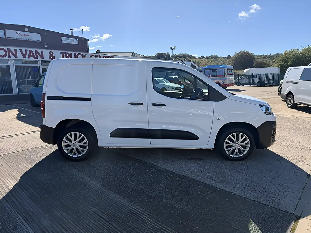 Used 2022 Citroen Berlingo Enterprise M Pro White - Interior and Exterior details 2