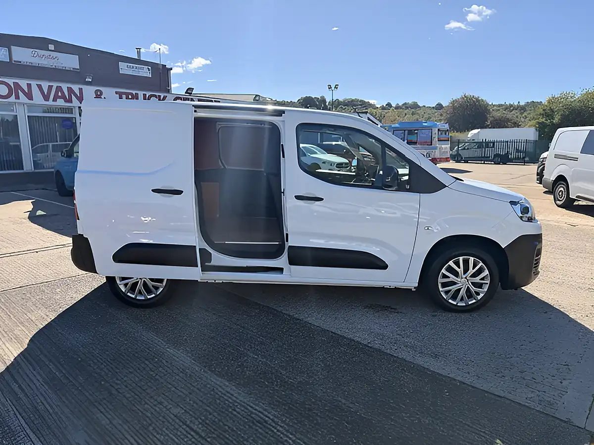 Used 2022 Citroen Berlingo Enterprise M Pro White - Interior and Exterior details 3