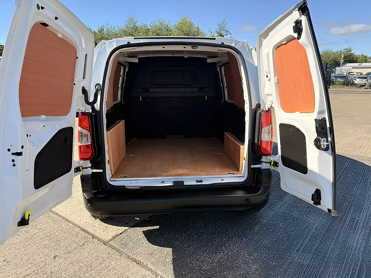 Used 2022 Citroen Berlingo Enterprise M Pro White - Interior and Exterior details 6
