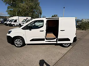 Used 2022 Citroen Berlingo Enterprise M Pro White - Interior and Exterior details 9