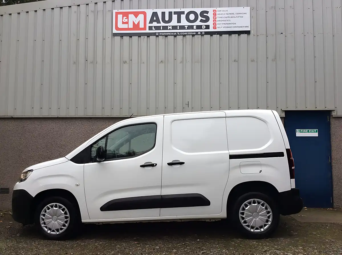 Used 2022 Citroen Berlingo Enterprise M Pro White - Interior and Exterior details 4