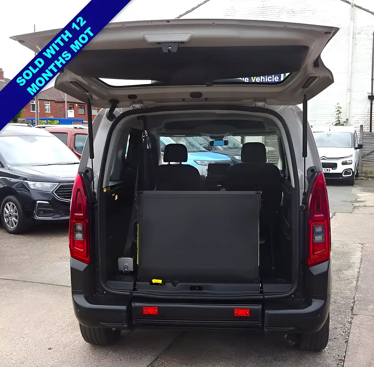 Used 2022 Citroen Berlingo Feel Beige - Interior and Exterior details 10