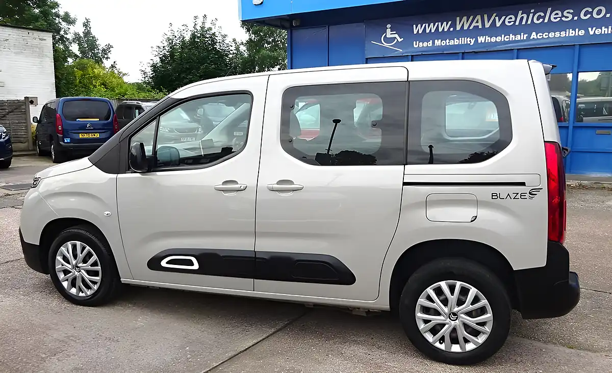 Used 2022 Citroen Berlingo Feel Beige - Interior and Exterior details 14