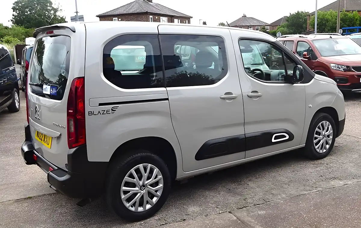 Used 2022 Citroen Berlingo Feel Beige - Interior and Exterior details 16