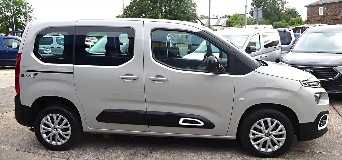Used 2022 Citroen Berlingo Feel Beige - Interior and Exterior details 17