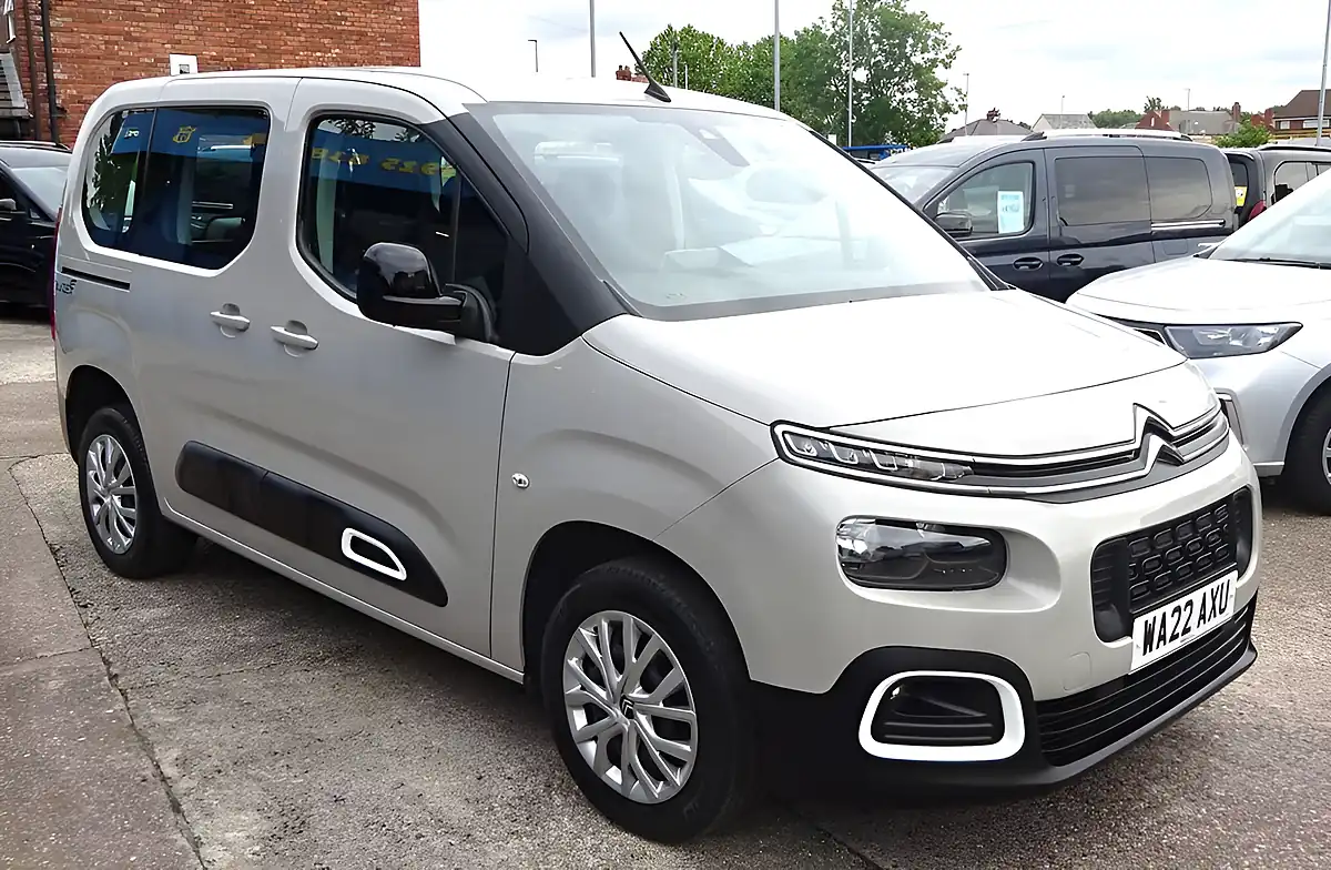 Used 2022 Citroen Berlingo Feel Beige - Interior and Exterior details 18