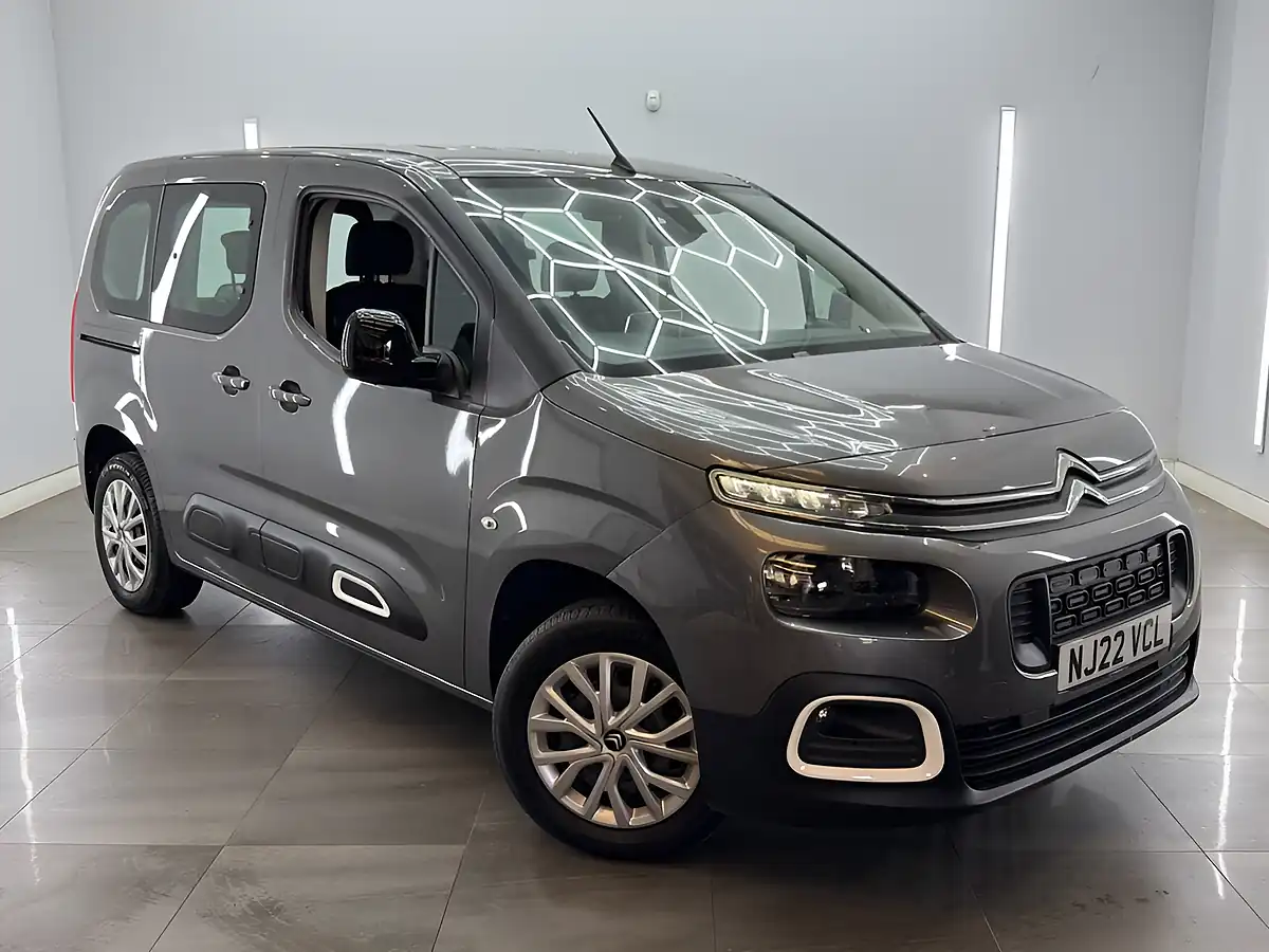 Used 2022 Citroen Berlingo Feel M Grey - Front View