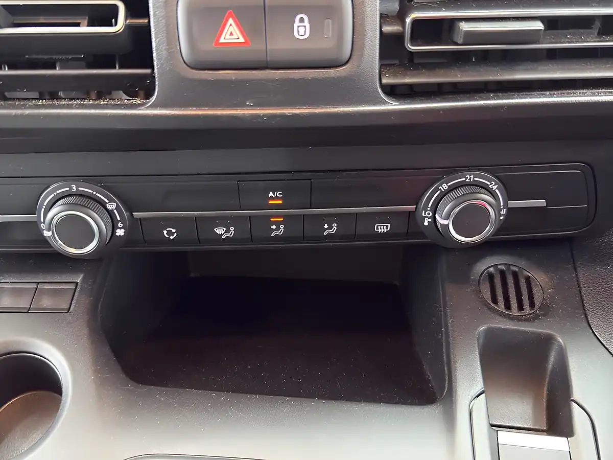 Used 2022 Citroen Berlingo Feel M Grey - Interior and Exterior details 16