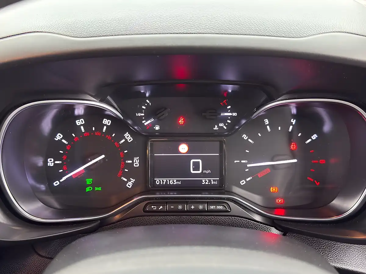 Used 2022 Citroen Berlingo Feel M Grey - Interior and Exterior details 17