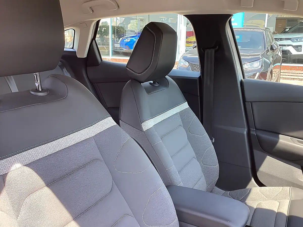 Used 2022 Citroen C4 Sense Plus Cumulus Grey Metallic - Interior and Exterior details 8