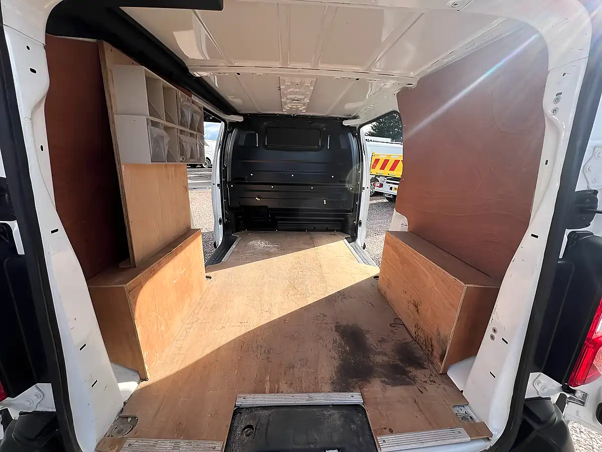 Used 2022 Citroen Dispatch Enterprise Pro M Polar White - Interior and Exterior details 12