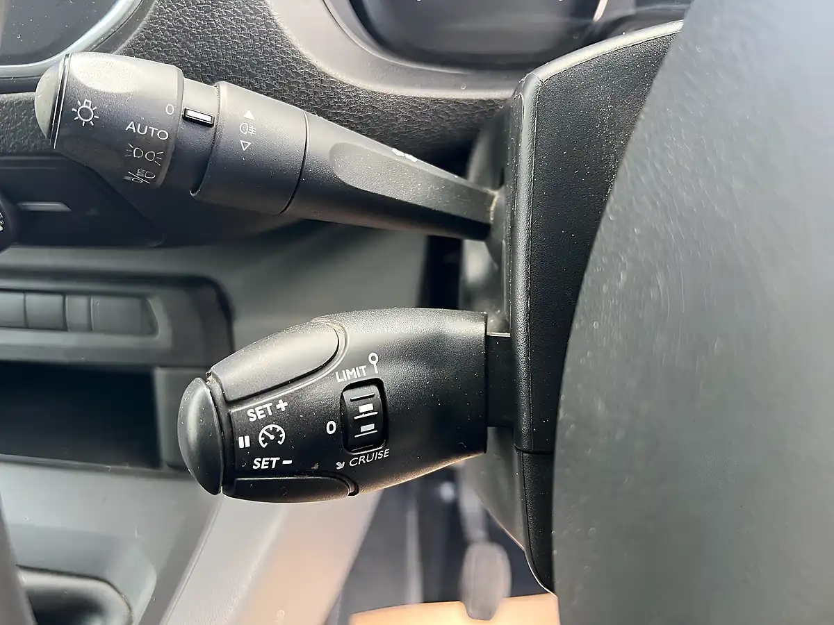 Used 2022 Citroen Dispatch Enterprise Pro M Polar White - Interior and Exterior details 16
