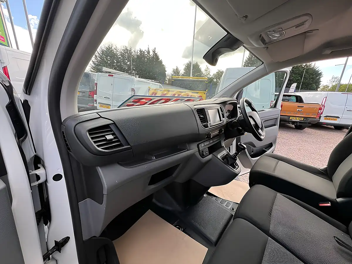 Used 2022 Citroen Dispatch Enterprise Pro M Polar White - Interior and Exterior details 18