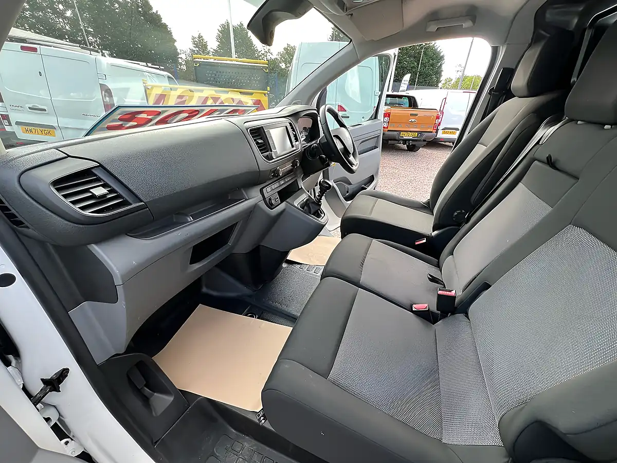 Used 2022 Citroen Dispatch Enterprise Pro M Polar White - Interior and Exterior details 19