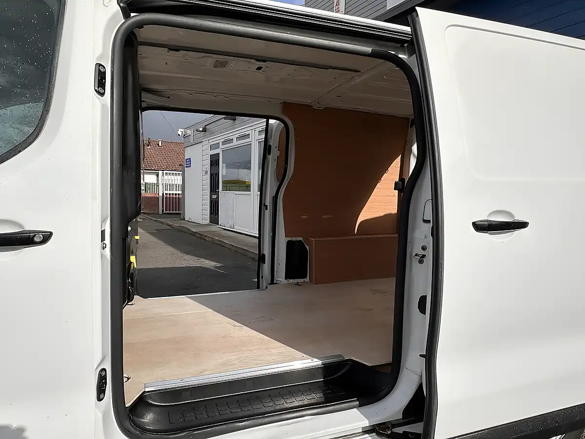 Used 2022 Citroen Dispatch Enterprise Pro M White - Interior and Exterior details 10