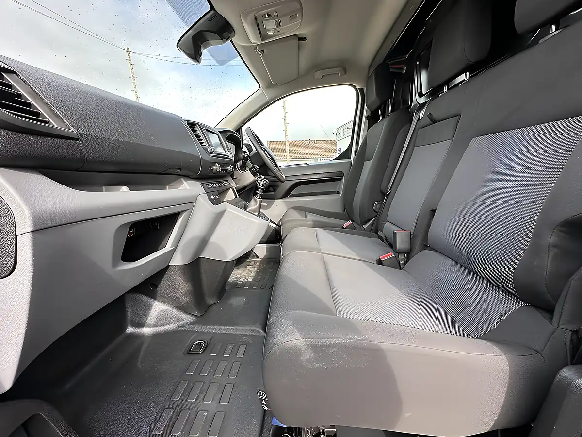 Used 2022 Citroen Dispatch Enterprise Pro M White - Interior and Exterior details 17