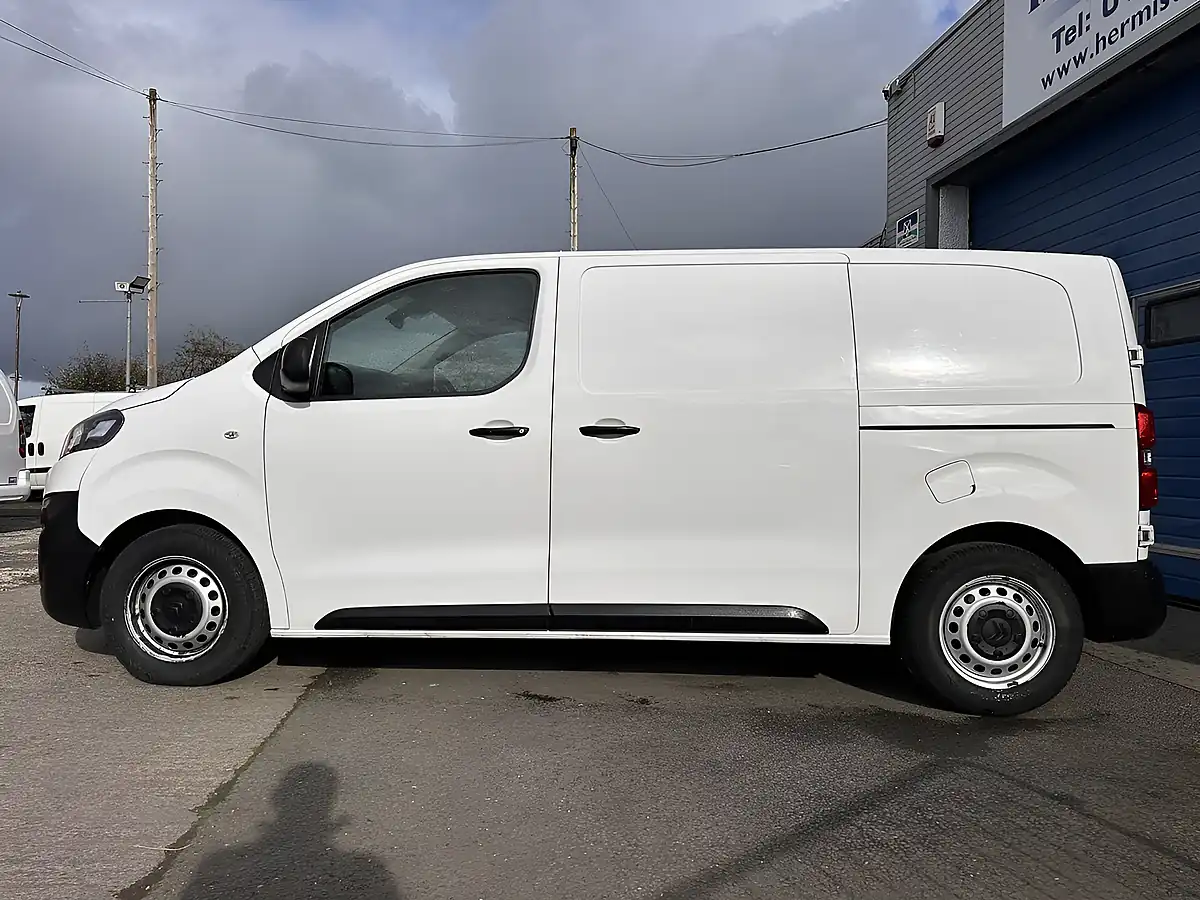 Used 2022 Citroen Dispatch Enterprise Pro M White - Interior and Exterior details 6