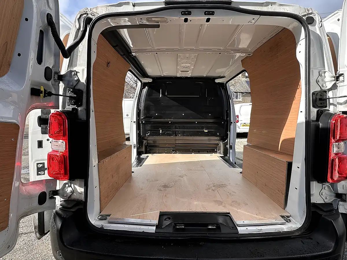 Used 2022 Citroen Dispatch Enterprise Pro M White - Interior and Exterior details 11
