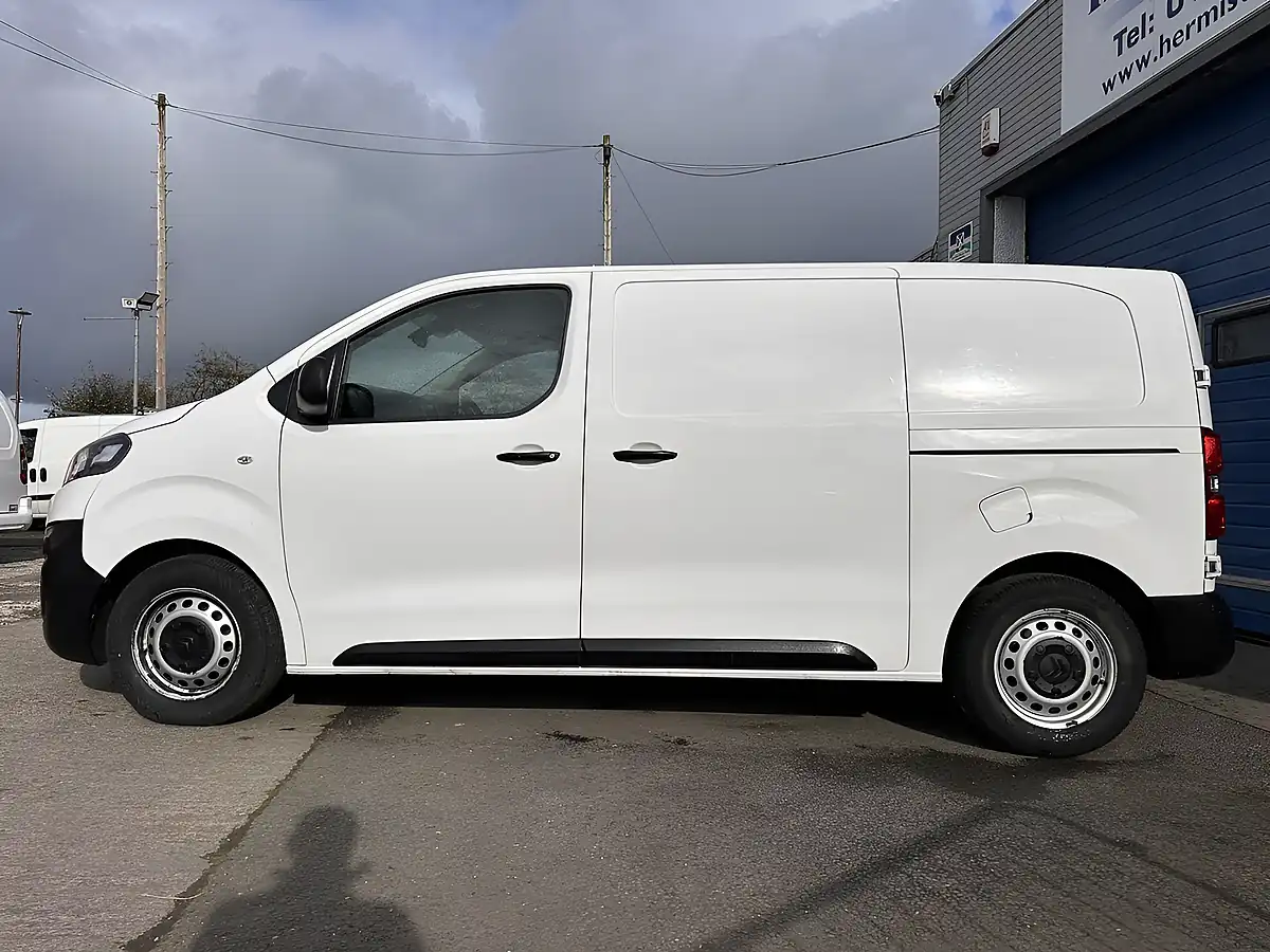Used 2022 Citroen Dispatch Enterprise Pro M White - Interior and Exterior details 6